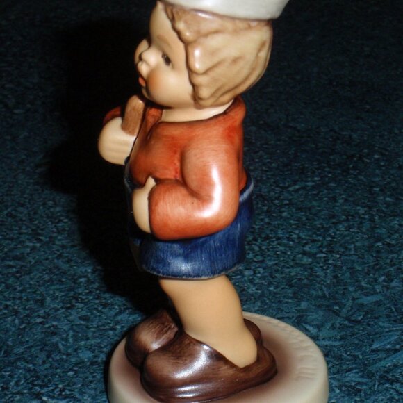 First Mate Goebel Hummel Sailor Nautical Figurine #2148/B - COLLECTIBLE GIFT! - Picture 6 of 8